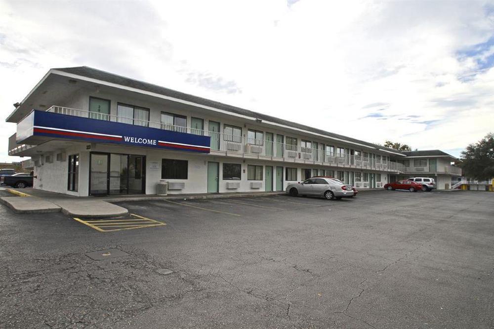 Motel 6 Tampa Downtown Extérieur photo