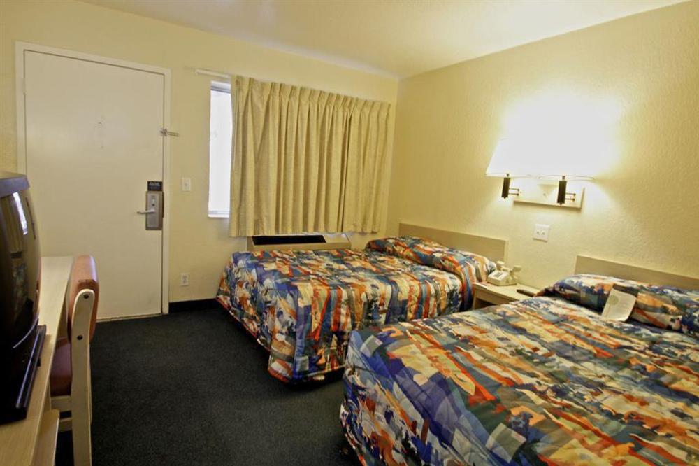 Motel 6 Tampa Downtown Chambre photo