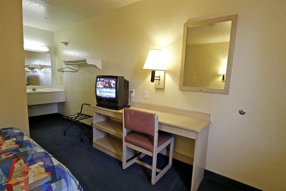 Motel 6 Tampa Downtown Chambre photo